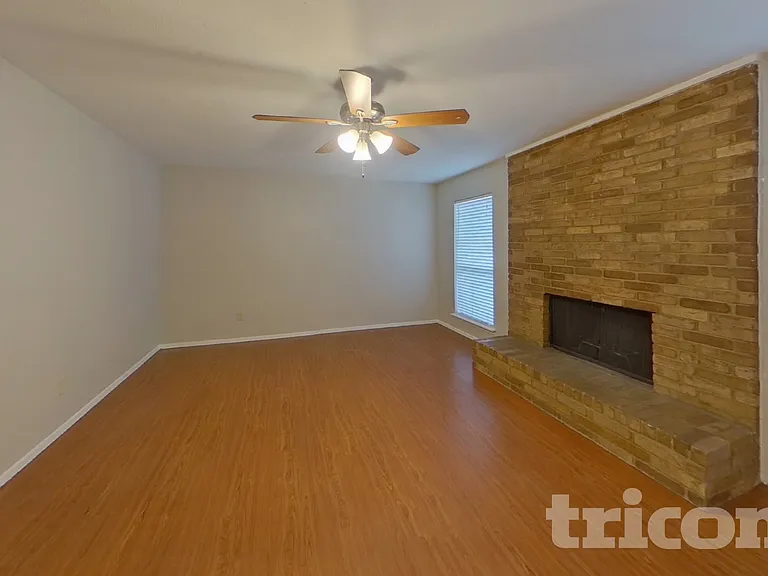 1226 Meadow Creek Dr — Photo 3