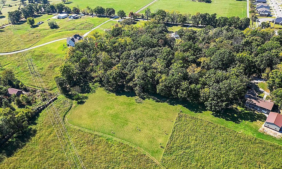 2nd image of N Rainbow Farm Rd #6