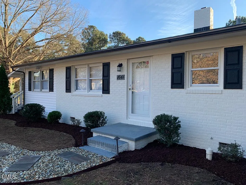 4 bed, 2.0 bath, 1362 sqft, $2,200 — Photo 3