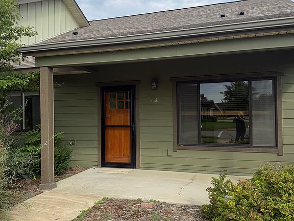 3rd image of 308 College Cir #2