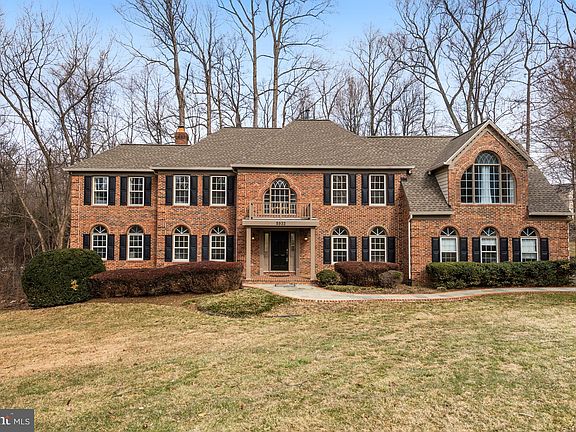 3rd image of 5932 Fairview Woods Dr