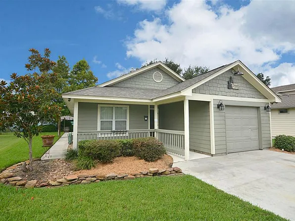 12965 Point Dr, Willis, TX 77318