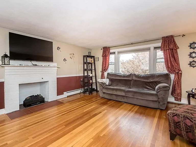 170 Ravenswood Rd — Photo 8