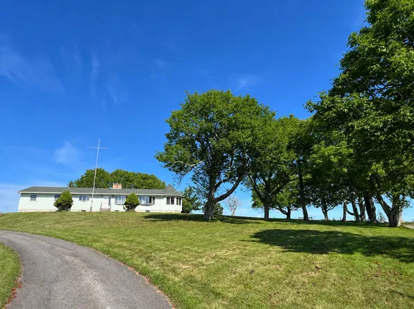 355 Pleasant St, Yarmouth, NS B5A 2K9