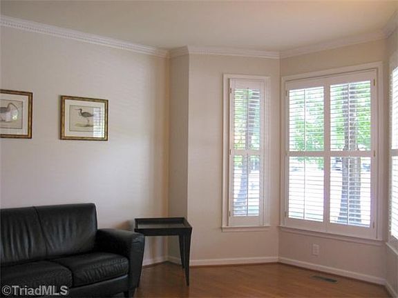 3rd image of 2414 Regents Park Ln
