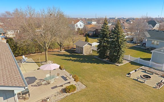 5th image of 19525 Lancaster Dr