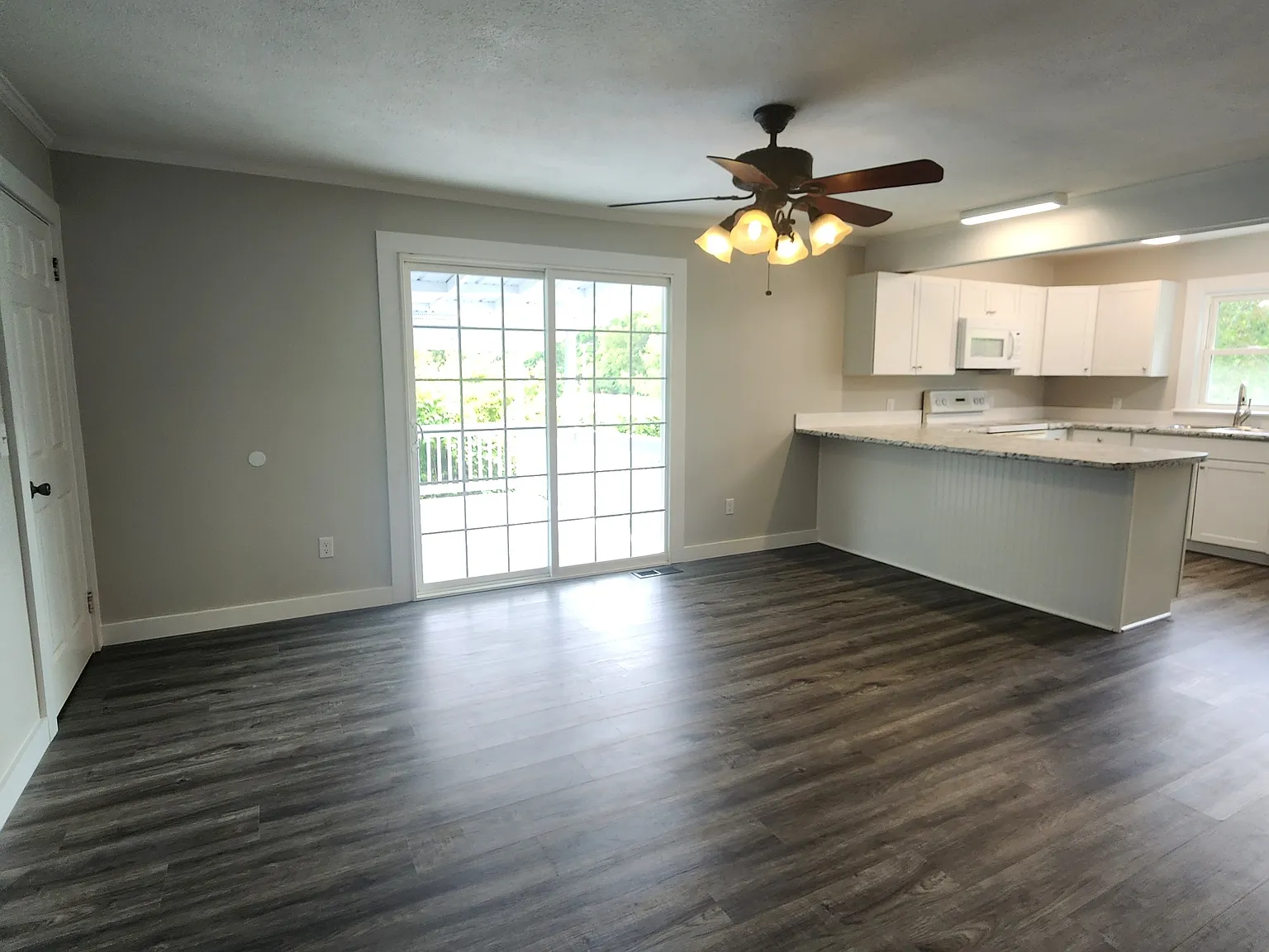 1067 Crescent Drive - 1 — Photo 4