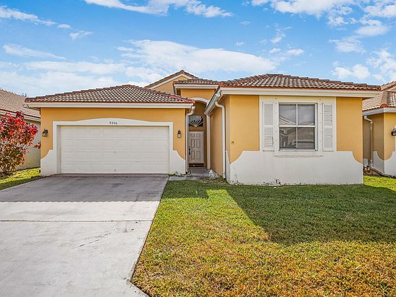 2nd image of 9556 Lago Dr