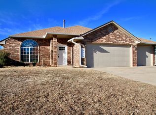 4016 Gyrfalcon Dr, Norman, OK 73072