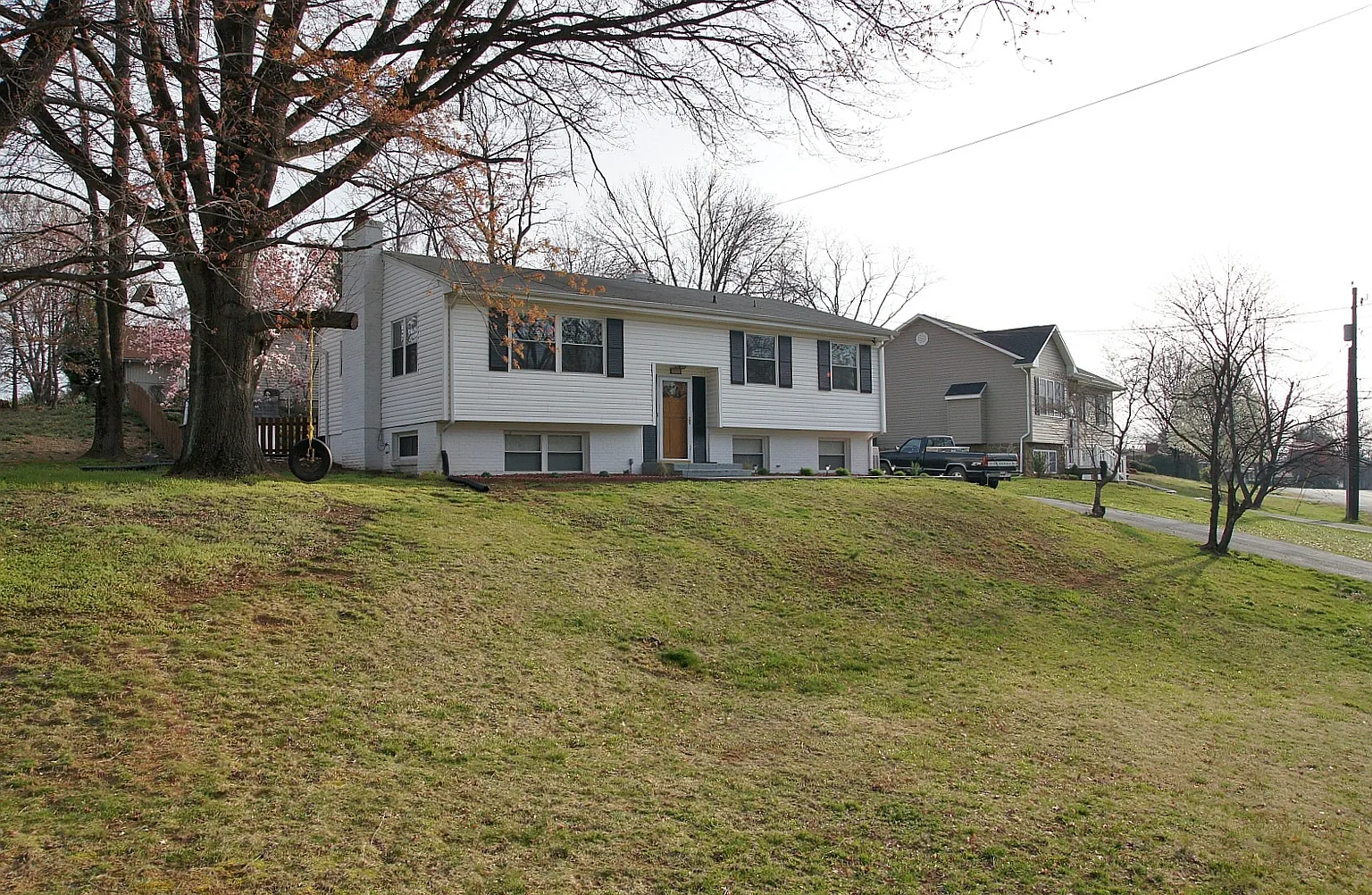 2030 Bridle Ln photo 1