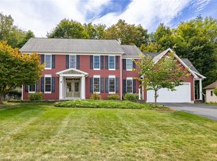 255 Gallant Fox Ln, Webster, NY 14580