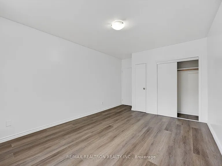 275 Wentworth St W #716 — Photo 2