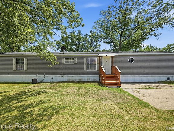 2nd image of 6255 Lake Dr