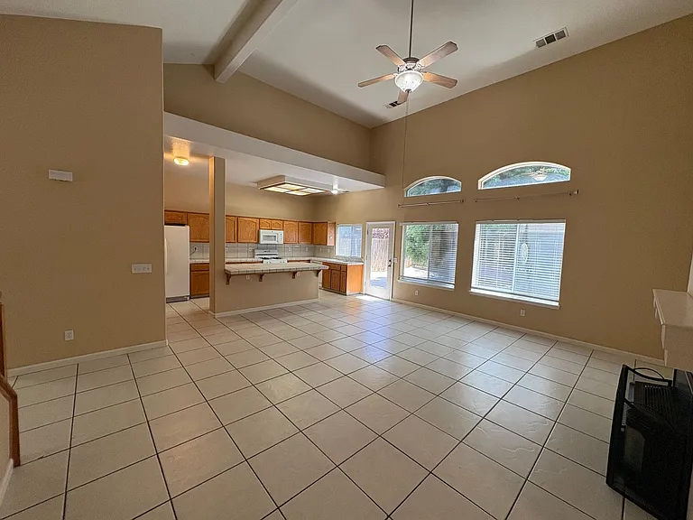 703 W Russell Ave — Photo 33