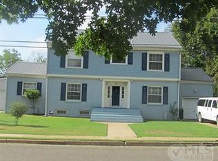 604 E 12th St, Bonham, TX 75418