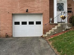 306 Johnet Dr, Saint Clairsville, OH 43950