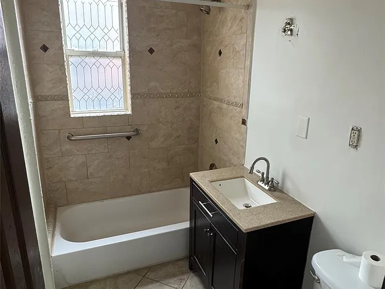 686 E 98th St #1 — Photo 5