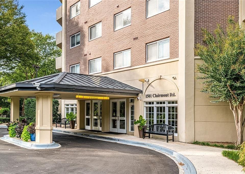 1st image of 1501 Clairmont Rd APT 323