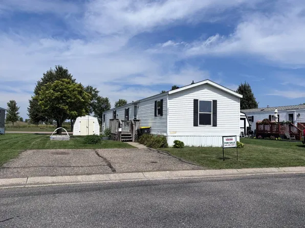 2006 Round Table Rd, North Mankato, MN 56003
