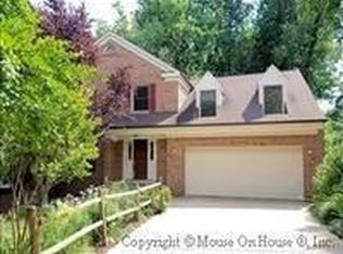 2004 Miracle Ln, Falls Church, VA 22043