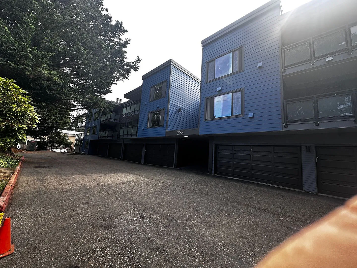 2 Bedroom 1 Bath Burien Condo 995sf, Fireplace, Balcony, One Car Garage with Storage — Photo 1