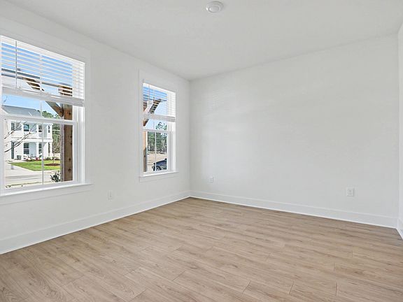 5th image of 3084 Claredon St
