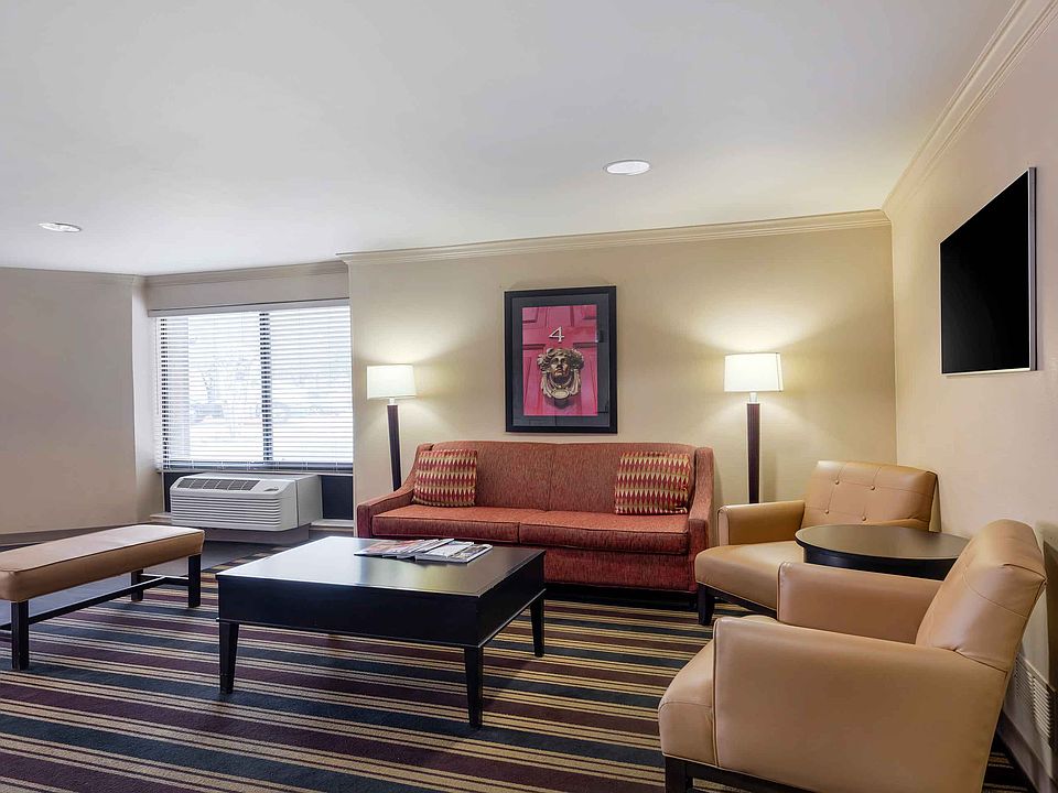 Lobby and Guest Check-in