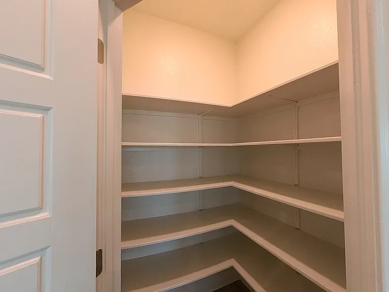 7122 Magnolia Blf #2 — Photo 6