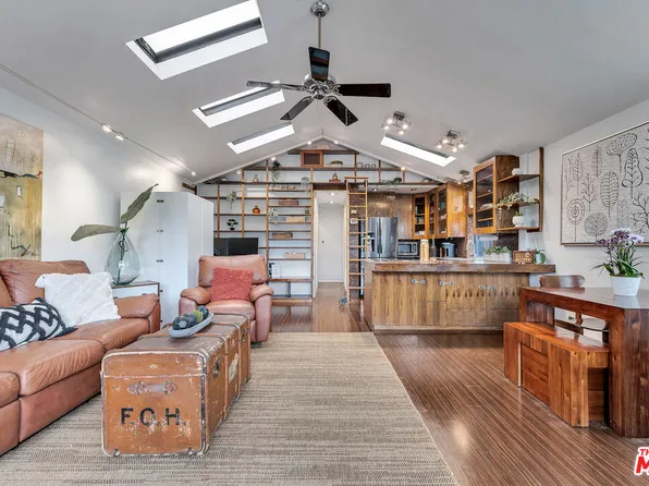 5629 Whitnall Hwy, North Hollywood, CA 91601