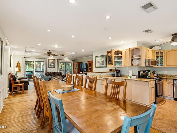 4th image of 703 Silverside Road