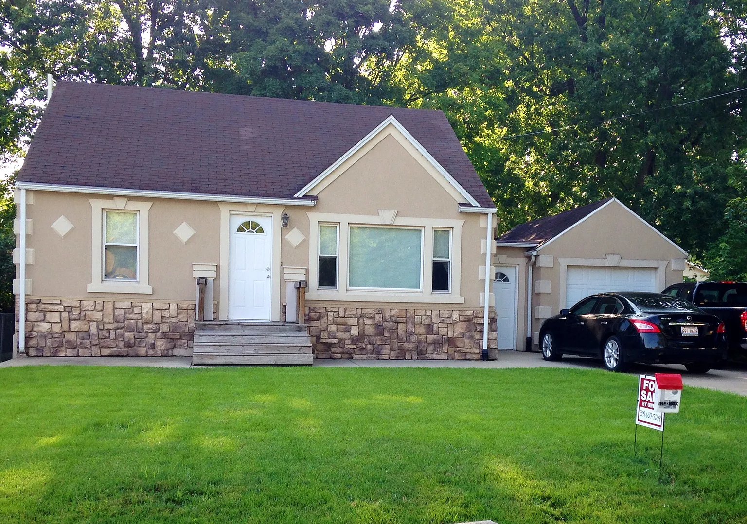 604 Allyn St photo 1
