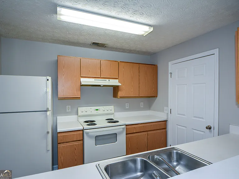 7302 Fairington Village Dr — Photo 16