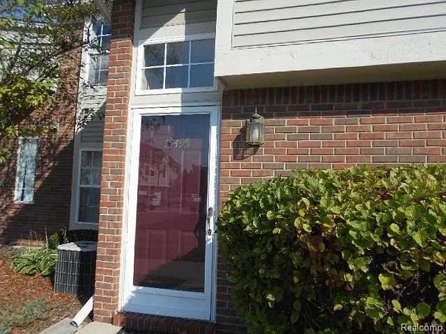 1st image of 15495 Claremont Dr N