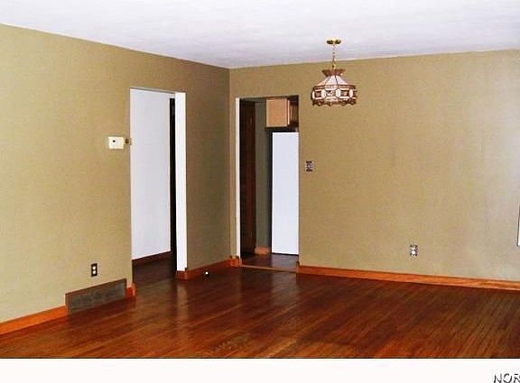 5th image of 3920 Evelyn Dr
