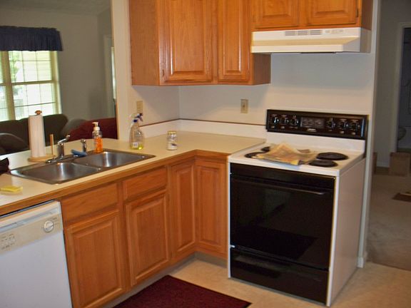 3rd image of 105 Warner Dr