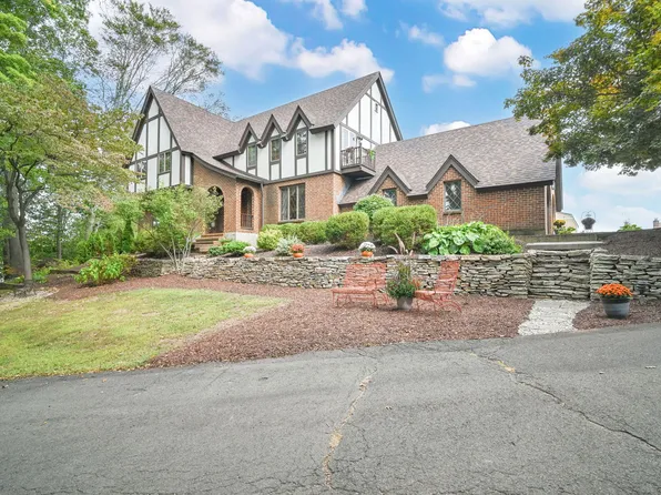 4 Sunset Drive, Wallingford, CT 06492