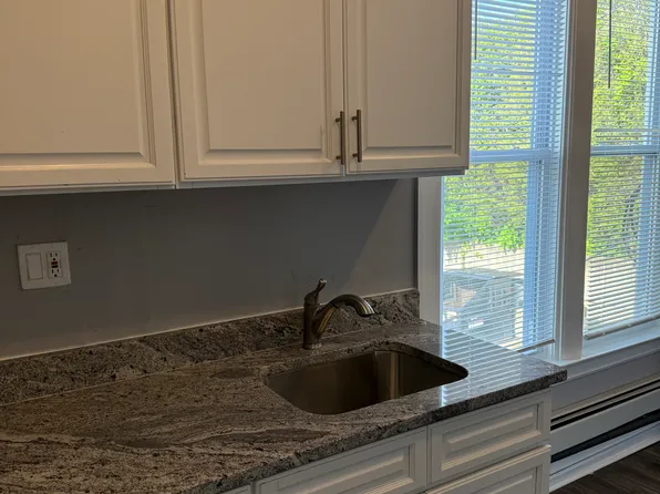 39 West St #8, Worcester, MA 01609