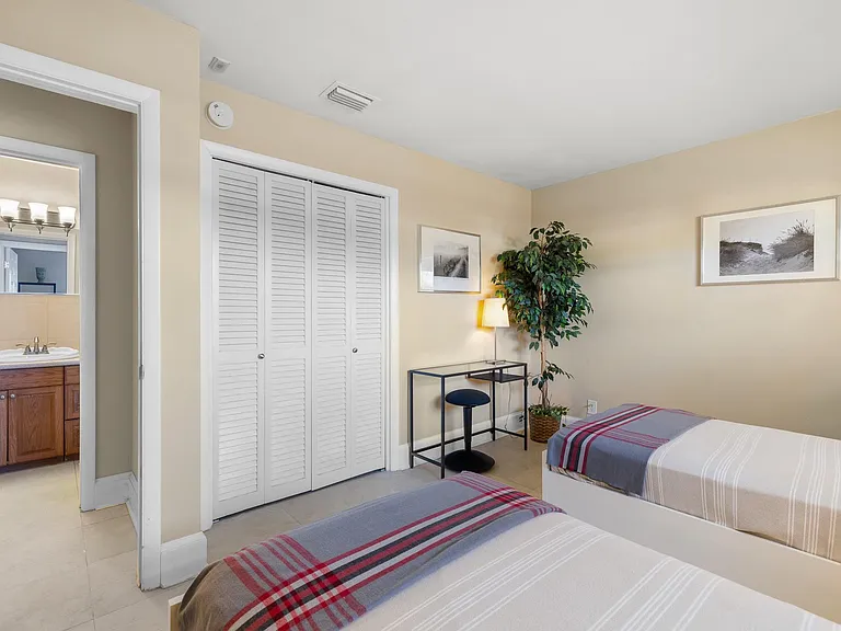2701 NE 1st St #106 — Photo 18