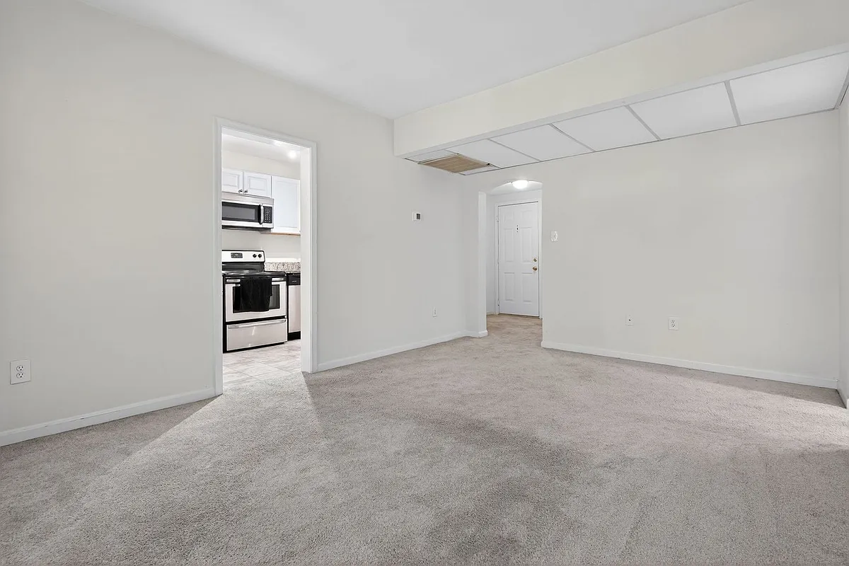 Building Photo - 1719 N Troy St #8399