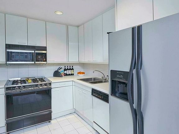 4th image of 146 W 57th St APT 44E