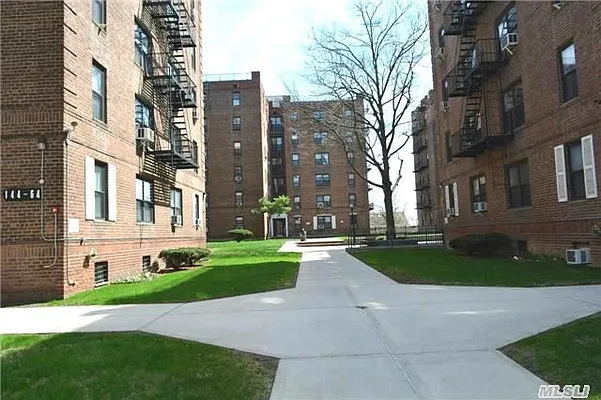 Sold by AAA Young Shuen Realty Inc. | media 25