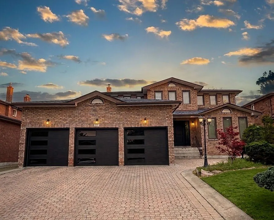 11 Ravenhill Cres