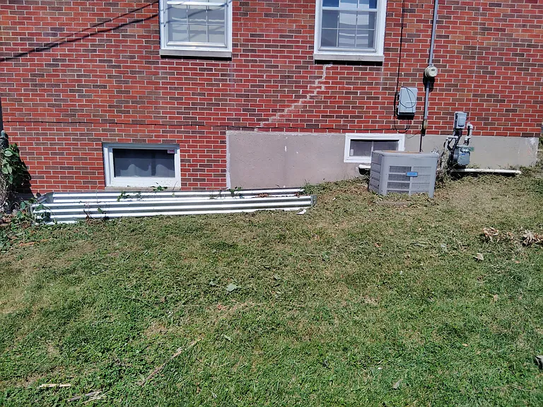 708 W Texas Ave — Photo 2