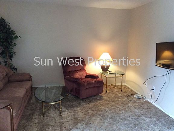 3rd image of 503 Glade Pl APT 1