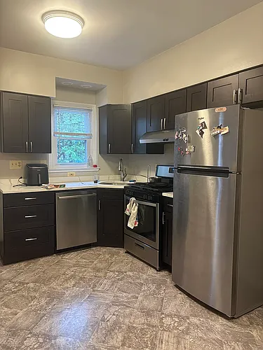 221 W 29th St Photo 1