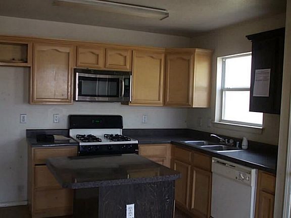 3rd image of 3860 Lynwood St