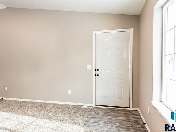 3rd image of 813 N Sherwood Ave