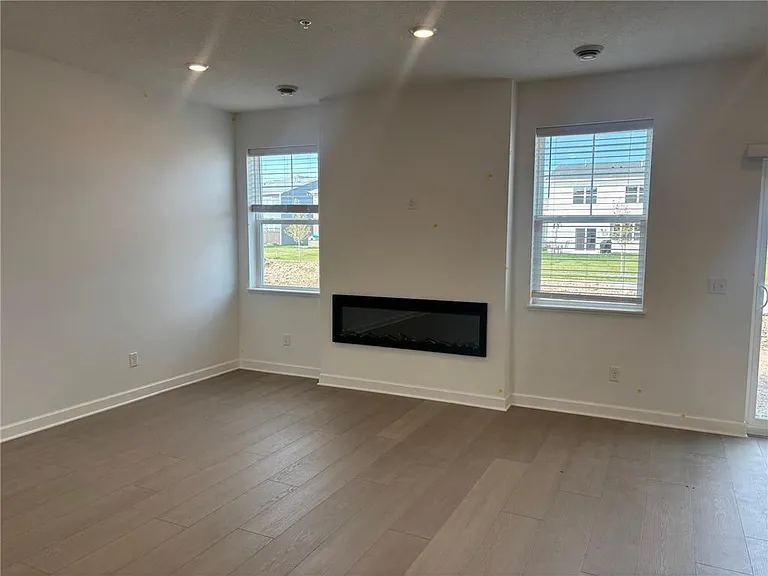 1075 Anmeadle Row — Photo 5