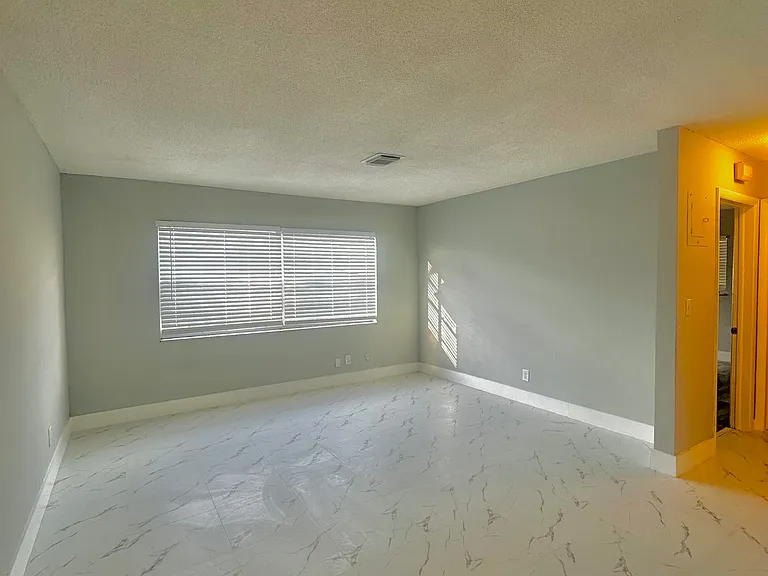 1650 NW 52nd Ave #3 — Photo 1