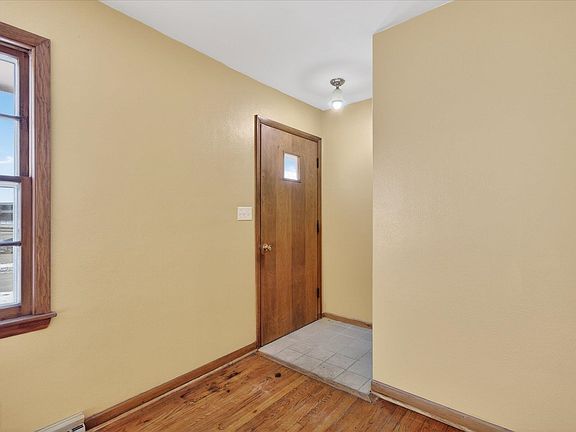 5th image of 2527 Holmes St
